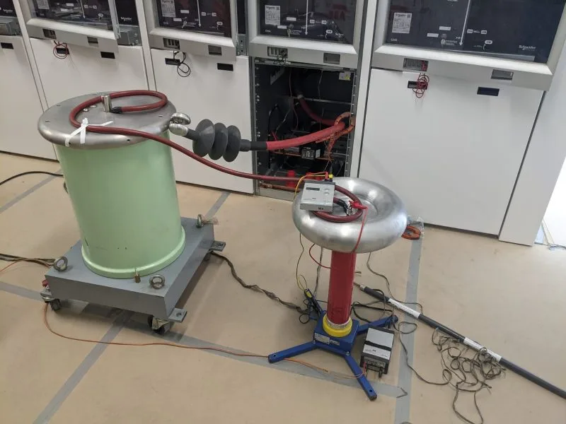 Equipo portátil de medición de descargas parciales en campo